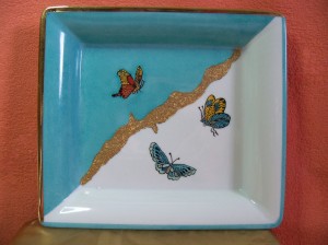 Vide poche en porcelaine décor 3 papillons et incrustré d'or fin 240 x 240