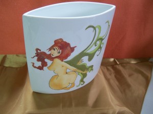 Petite Sirène avec incrustation sur un vase en porcelaine 200 x 200