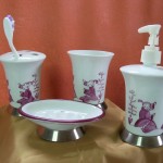Set de salle de bain. Décor pourpre "Chinoiseries" 4 piéces