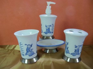 Set de salle de bain. Décor bleu "Chinoiseries" 4 piéces
