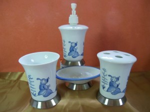 Set de salle de bain. Décor bleu "Chinoiseries" 4 piéces