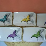 Assiettes avec papillons de différentes couleurs .285 x 180