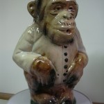 Broc barbotine Singe.Origine Saint Clément. 24 cms. Socle de différentes teintes