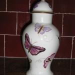 Pot en porcelaine fine avec couvercle